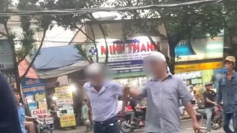 Clip: Tài xế taxi "ngấm đòn" vì báo giá cuốc xe 700.000 đồng/10km?