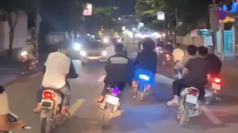 Clip: Quái xế ngang nhiên đua xe trái phép, phát trực tiếp trên mạng xã hội