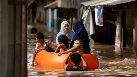 Video: Ít nhất 8 người Philippines thiệt mạng do siêu bão Man-yi