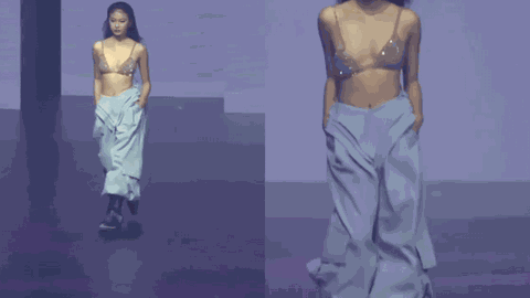 Sự cố “tuột dây áo” trên sàn diễn và màn xử lý ấn tượng của người mẫu 23 tuổi