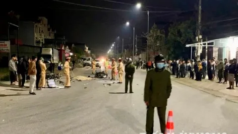 Camera ghi lại tình tiết bất thường vụ 2 xe mô tô va chạm, 4 người thương vong ở Hải Dương