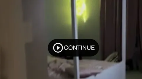 Đoạn video 62 triệu người xem: Bé gái đứng chênh vênh trên thanh sắt lúc nửa đêm, cảnh tượng sau đó bố mẹ thót tim
