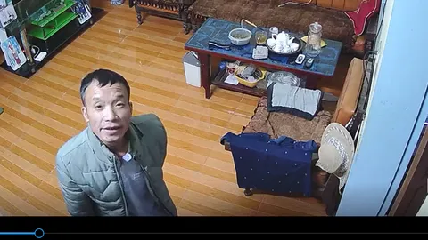 Clip: Bố Hải Dương “độc thoại” qua camera gọi con gái về ăn lẩu gà nhiều rau khiến triệu trái tim tan chảy