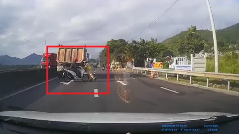 Clip: Cận cảnh cú lạng lách đầy thách thức của người đi SH "thông chốt" cảnh sát giao thông