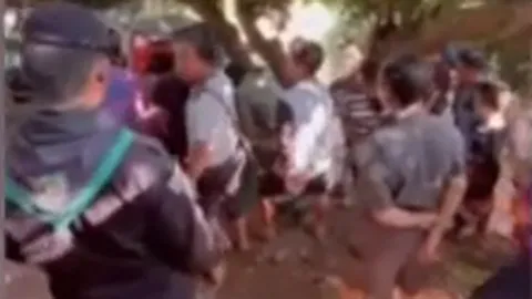 Clip: Tài xế ngủ gật lái ô tô lao xuống vực, 3 người tử vong