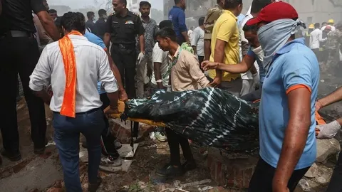 Clip: Tiết lộ hành động cuối cùng của phi công chỉ vài giây trước khi máy bay chở 242 người nổ tung ở Ấn Độ