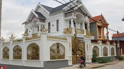 Clip: Cận cảnh căn biệt thự phô trương vẻ lắm tiền nhiều của ở Bắc Ninh gây chú ý