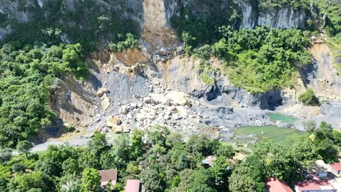 Clip: Chuyện kinh hoàng ở Ninh Bình sau tiếng nổ như bom