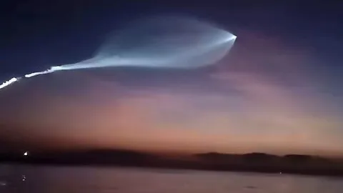 Lý giải bất ngờ về vệt sáng lạ trên bầu trời Quảng Ngãi: Có thể do tên lửa của Trung Quốc tạo ra