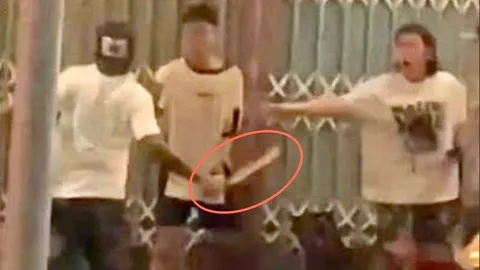 “Sao chửi mẹ tao?” - Sau tiếng quát lớn là màn rượt đuổi hung hãn bằng mã tấu như phim hành động