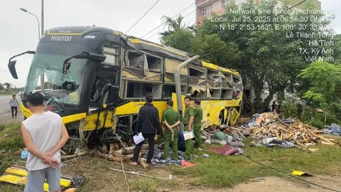 Lời khai của tài xế lái xe khách bị lật làm 9 người tử vong: Hé lộ nguyên nhân gây tai nạn kinh hoàng