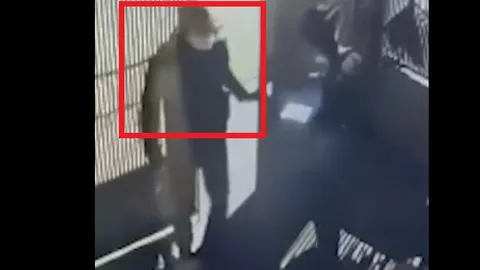 Clip: Khoảng khắc vài giây ám ảnh khi Nguyễn Nam Đại Thuận đánh gục em vợ hờ ngay trước cổng