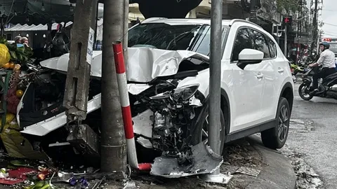 Hiện trường ám ảnh vụ ô tô mất lái lao lên vỉa hè nhiều người bị thương ở Đà Nẵng: Nhân chứng nói gì?