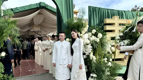 Chùm ảnh: Nụ cười rạng rỡ của Hoa hậu Đỗ Thị Hà - cô dâu đẹp nhất tháng 10 trong những khoảnh khắc chỉ có một lần trong đời