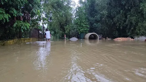 Hình ảnh ngập lụt đáng lo ngại tại Huế ngay lúc này