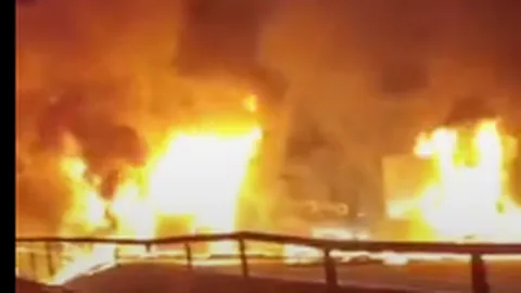 Khoảnh khắc xe buýt bốc cháy dữ đội sau va chạm với xe container khiến 9 người tử vong thương tâm