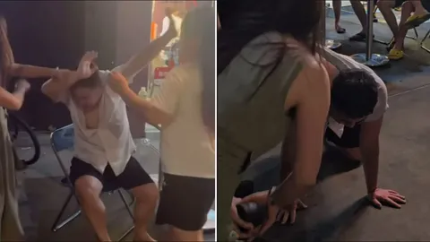 Clip: Nam thanh niên bị 2 người phụ nữ đánh hội đồng, xé áo, liên tục dập đầu xin lỗi