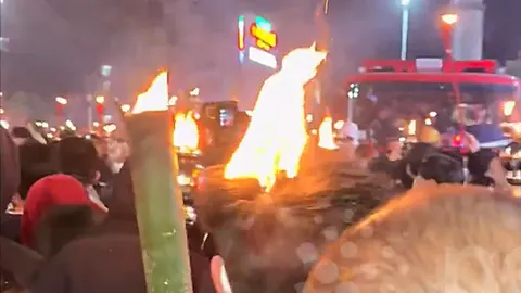 Clip: Lửa bén vào tóc, nam thanh niên bỗng hóa "bó đuốc sống"