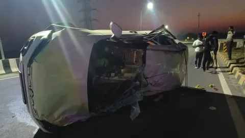 Clip: Ô tô tông vào dải phân cách, lật 4 vòng khiến tài xế 20 tuổi thiệt mạng