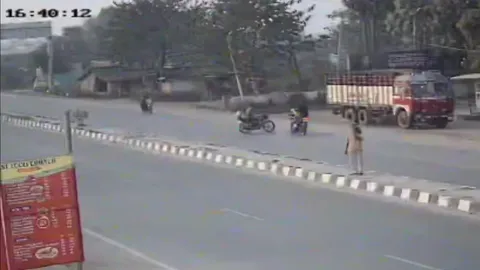 Clip: Xe máy lấn làn, gây tai nạn liên hoàn khiến 1 người tử vong