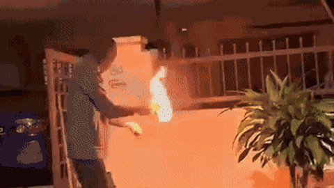 Clip: Sốc nặng với cảnh "giang hồ" đòi nợ, ném bom xăng vào nhà dân, đe dọa tấn công mỗi ngày