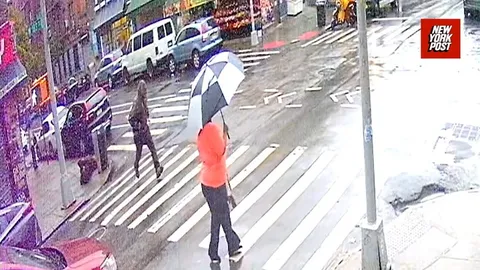 Clip: Bị kẻ lạ mặt rút súng bắn giữa ban ngày, người phụ nữ may mắn thoát chết trong gang tấc