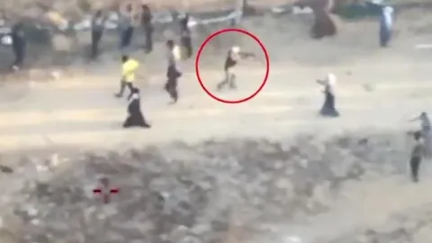Clip: Israel công bố cảnh Hamas nổ súng vào dân thường tại điểm phát hàng viện trợ Gaza