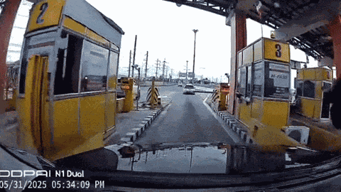 Clip: Thanh chắn tự động đập vào xe, công ty chối bỏ trách nhiệm với lý do bất ngờ