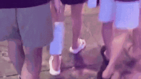 Clip: Nam sinh bị bắt quả tang quay lén dưới váy phụ nữ, phát hiện 500GB video nhạy cảm trong điện thoại