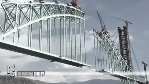 Clip: Cầu đường sắt bắc qua sông Hoàng Hà bất ngờ đổ sập, ít nhất 12 người chết và nhiều người mất tích