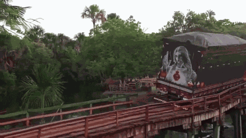 Khoảnh khắc thót tim: Cầu gỗ bất ngờ sập khi xe tải chạy qua, người dân phẫn nộ vì dấu hiệu xuống cấp đã xuất hiện từ 3 tháng trước