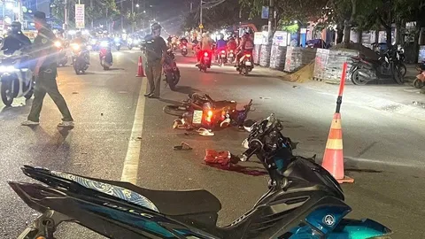 Hai xe máy tông nhau, 1 người chết, 3 người bị thương tại Tp HCM