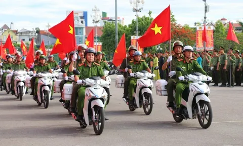 Mãn nhãn cảnh sát cơ động biểu diễn tuyệt kỹ trong trấn áp tội phạm