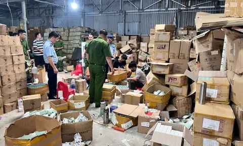 Phát hiện trên 20 tấn mỹ phẩm, kem đánh răng hết hạn đang được "phù phép"