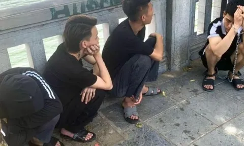 Tạm giữ nhóm thanh niên ngang nhiên đánh người đi đường vì “ngứa mắt”