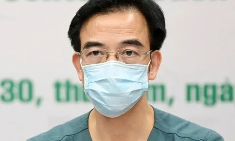 Lý do giáo sư Nguyễn Quang Tuấn phải thực hành, xin lại giấy phép hành nghề