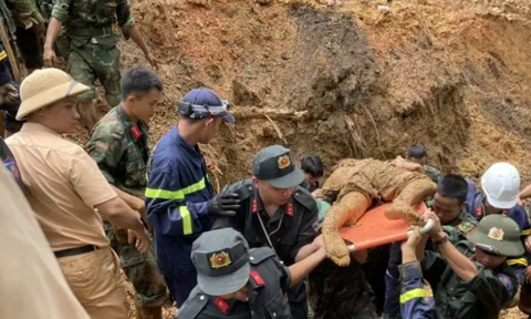 Sạt lở đất vùi lấp xe khách ở Hà Giang: 11 người tử vong