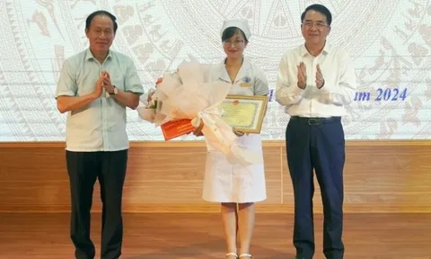 Khen thưởng, biểu dương nữ điều dưỡng cứu sống bé sơ sinh bị sặc sữa