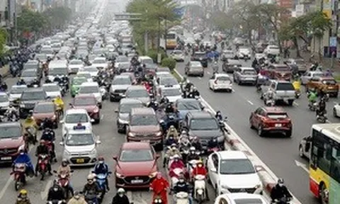 Chi tiết các mức phạt khi lùi xe không đúng quy định