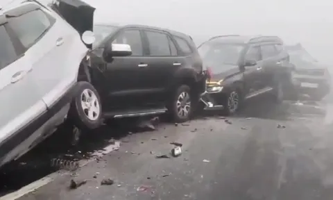 Clip: Hiện trường ám ảnh sau tai nạn liên hoàn trên cao tốc, 2 người tử vong thương tâm