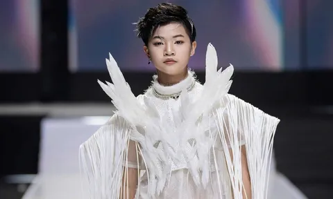 Sải bước như “chiến binh” của Phong Thiên ghi dấu ấn tại Tuần lễ Thời trang Quốc tế Việt Nam