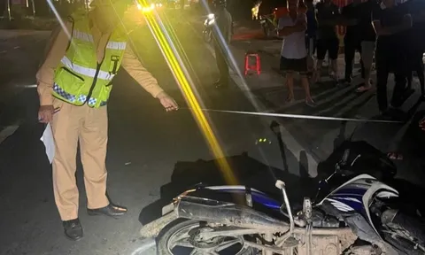 Clip: Nhói tim cảnh người phụ nữ bất ngờ bị xe máy tông lộn nhiều vòng, chấn thương sọ não