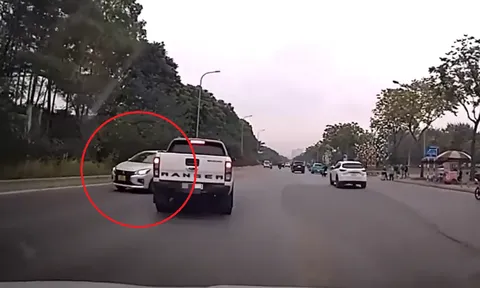 Clip: Khiếp vía nhìn taxi vun vút ngược chiều trên Đại lộ Thăng Long, Hà Nội