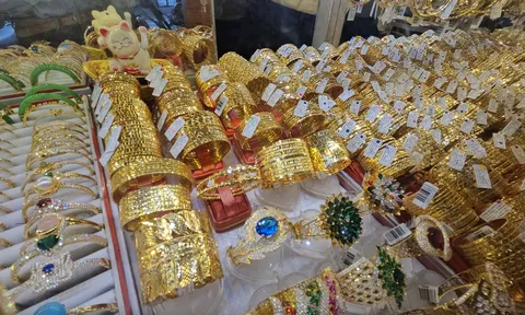 Giá vàng trưa 28/11/2024: Giá vàng nhẫn bật tăng