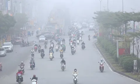 Nhiều nơi khu vực Bắc Bộ chìm trong sương mù sáng sớm 3/12