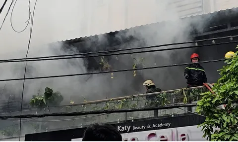 Clip: Nhiều người ở bên trong thời điểm xảy ra cháy nhà cao tầng cho thuê tại Tp. Hồ Chí Minh