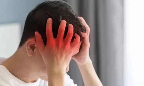 Bác sĩ cảnh báo 8 dấu hiệu mọi người thường bỏ qua khi bị đau đầu