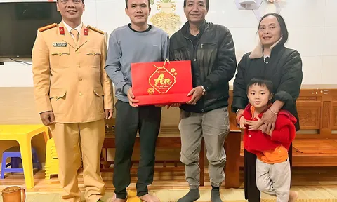 Người đàn ông kéo cháu bé khỏi điểm mù xe tải: Là ai cũng sẽ làm như vậy