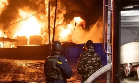 Giữa cơn mưa tên lửa từ Nga, Ukraine được Mỹ hỗ trợ 500 triệu USD