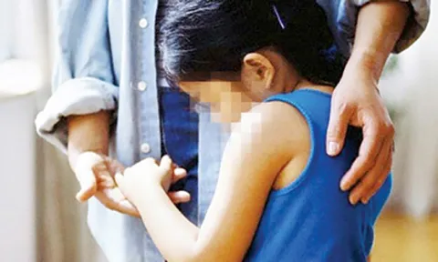 Phẫn nộ trước cảnh người mẹ táng tận lương tâm, ép con gái “phục vụ” cha dượng